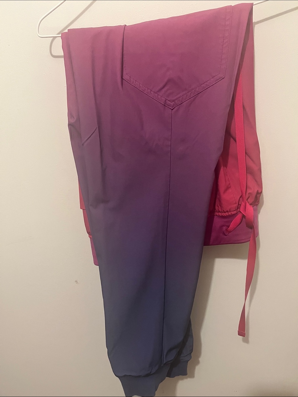 FIGS Ombre V-Neck Scrub Top in Purple and Pink - Picture 4 of 4
